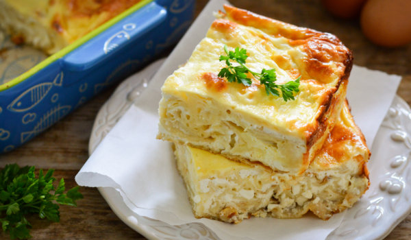 Селска баница с извара и сирене