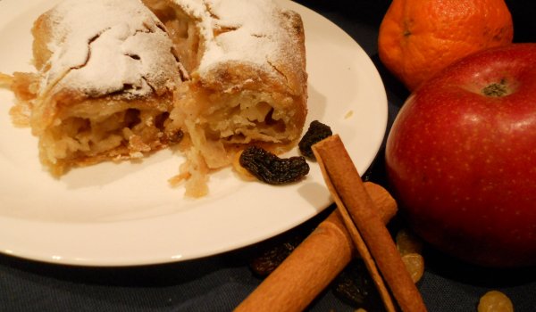 Селска баница с тиква (ябълки) и ръчно точени кори