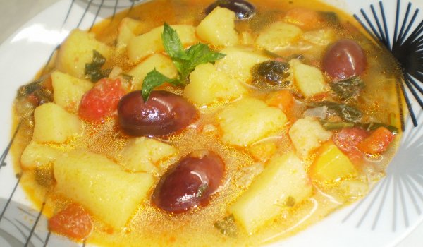 Селска картофена манджа с маслини