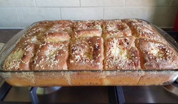 Селска питка със сусам и сирене