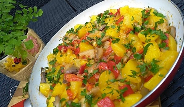 Селска пърженица с картофи, пипер и гъби