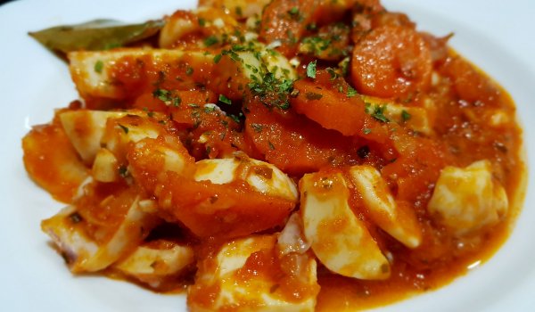 Сепия с моркови и домати