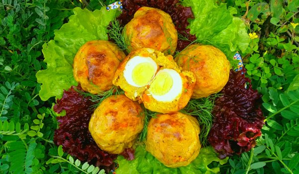Сгушени яйца в зеленчукови топки