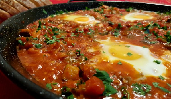Шакшука със сирене