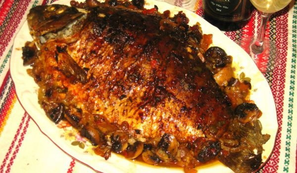 Шаран с бяло вино, гъби и зеленчуци