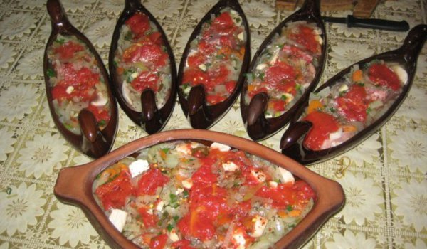 Шаран с гъби, морков и лук в гювечета