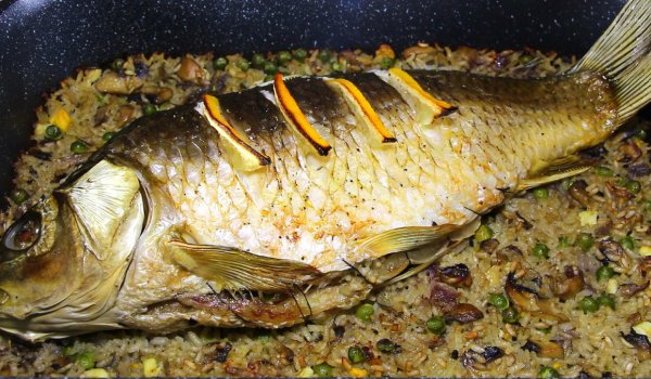 Шаран с ориз и грах