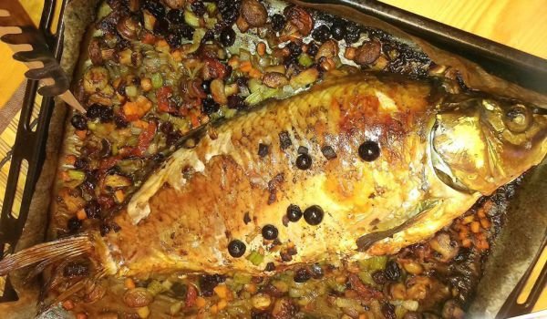 Шаран със стафиди и бяло вино