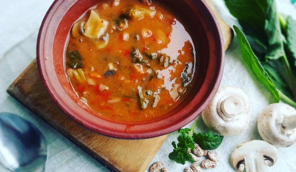 Шарен боб с гъби и киселец