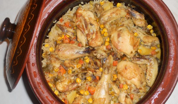 Шарен гювеч с пилешко