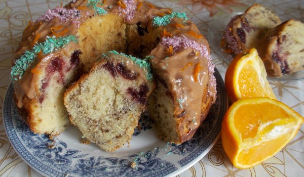 Шарен Кекс със Сладко от Череши