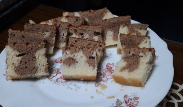 Шарен кекс в тава