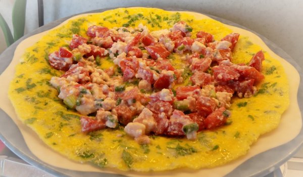 Шарен омлет с домат