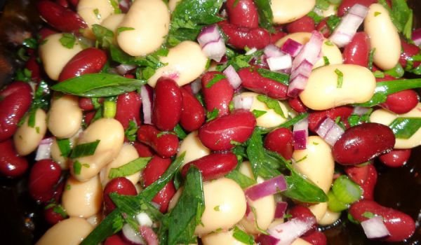 Шарена бобена салата