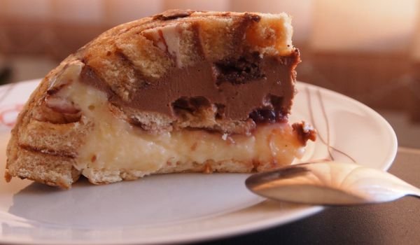 Шарена лесна торта с готови рула