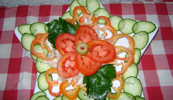 Шарена салатка с гулия