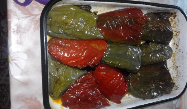 Шарени пълнени чушки