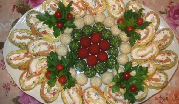 Шарено руло със солена плънка