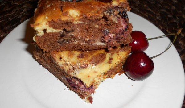 Шарено шоколадово брауни с череши