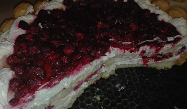 Шарлота с диви малини