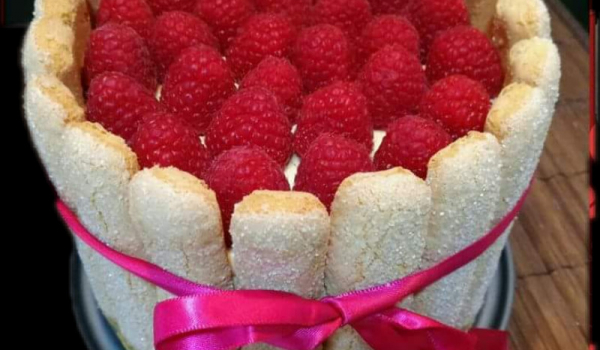 Шарлота с малини