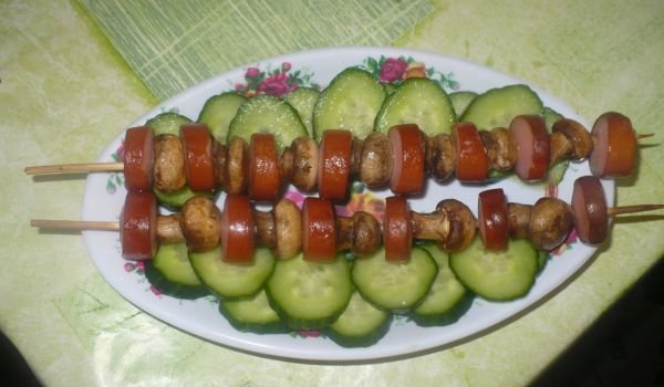 Шишчета с кренвирши и гъби