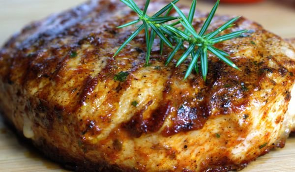 Шницел с вино Марсала и хвойна