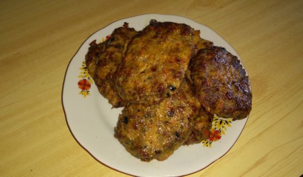 Шницели с овесени ядки и салам