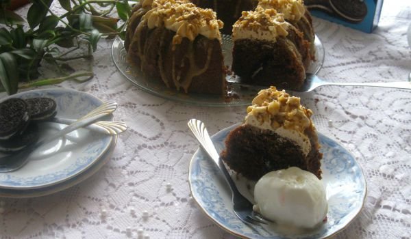 Шоколадов кекс Орео с тофи крем и ядки