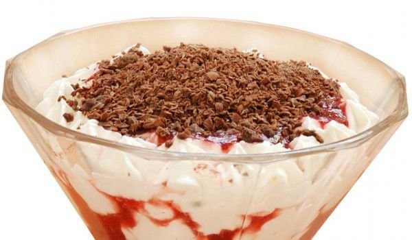 Шоколадов мус със захаросани рози