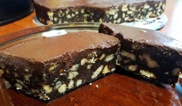 Шоколадова бисквитена торта Разкош