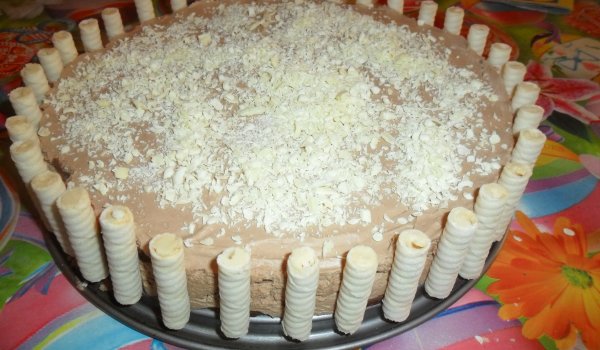 Шоколадова торта с бисквити