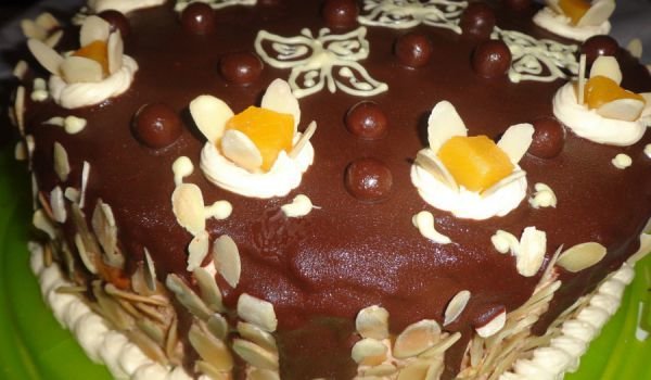 Шоколадова торта с кафе и вафли