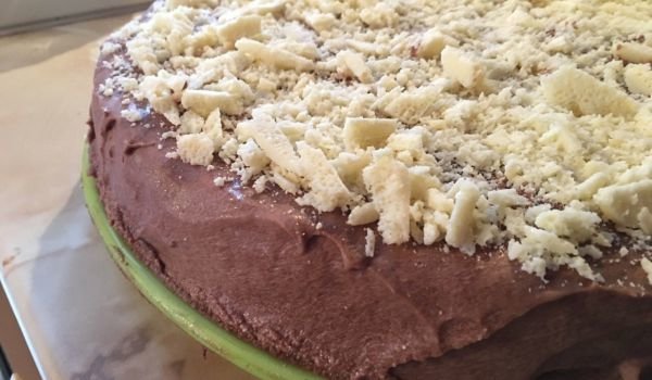 Шоколадова торта с кроасани