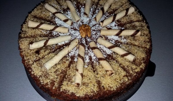 Шоколадова торта с орехи