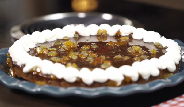 Шоколадова торта със сладко от портокали