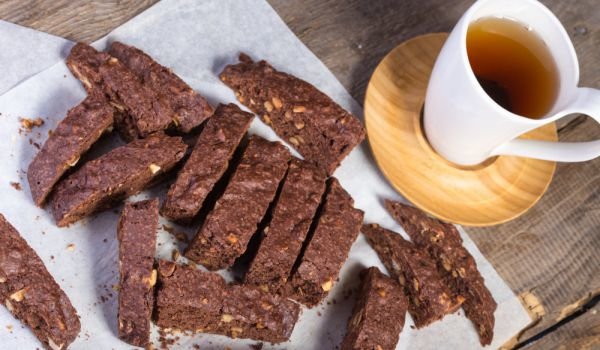 Шоколадови бишкоти с орехи