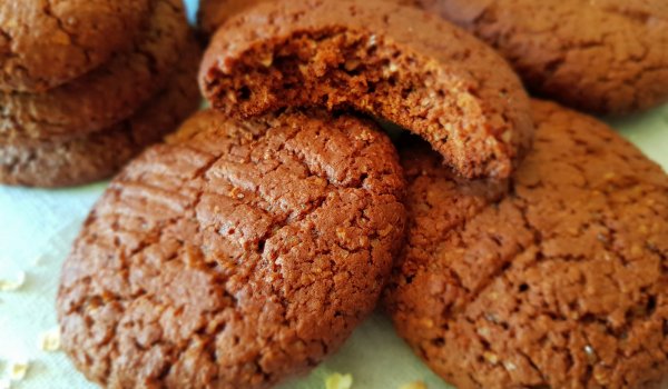 Шоколадови бисквитки с овесени ядки