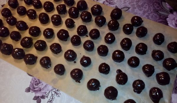 Шоколадови бонбони с кокос