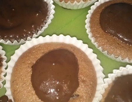 Шоколадови мъфини с глазура