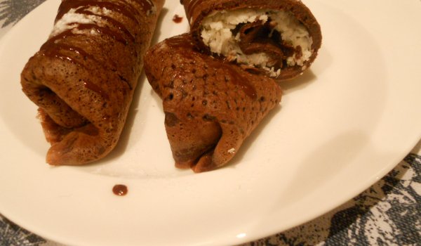 Шоколадови палачинки с пълнеж от кокос