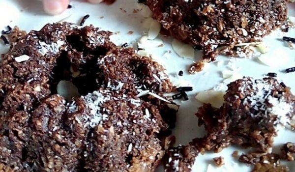 Шоколадови тортички с бадеми