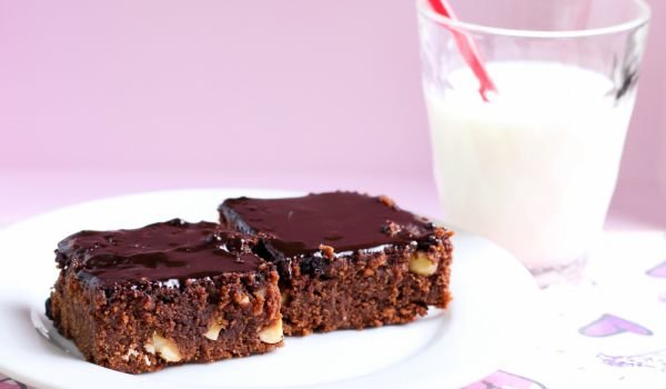 Шоколадово брауни с лешници