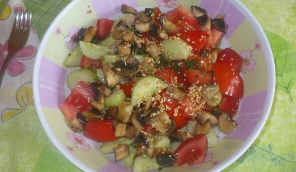 Шопска салата с гъби