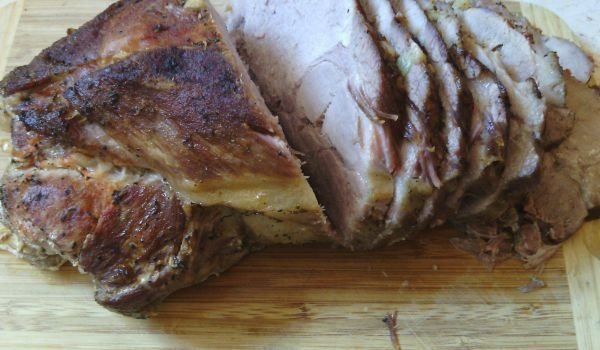 Шпиковано месо със зеленчуци