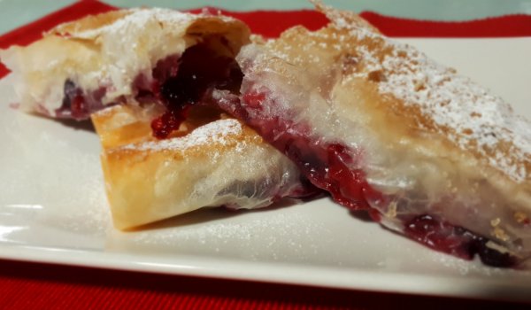 Щрудел с пресни боровинки