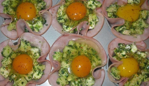 Шункови кошнички със спанак и сирена