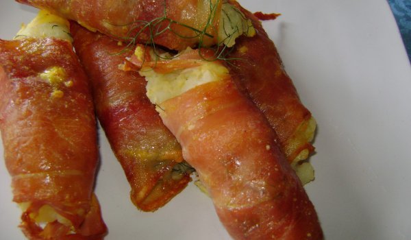 Шункови рулца с картофи и кашкавал