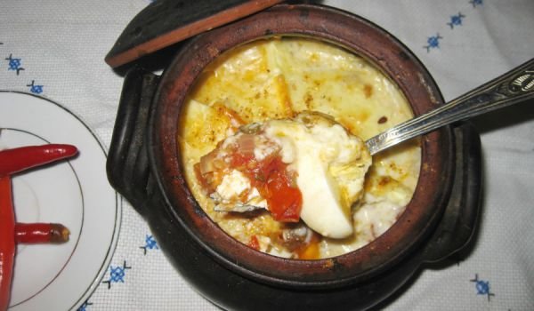 Сирене в гювече със зеленчуци и сос Бешамел