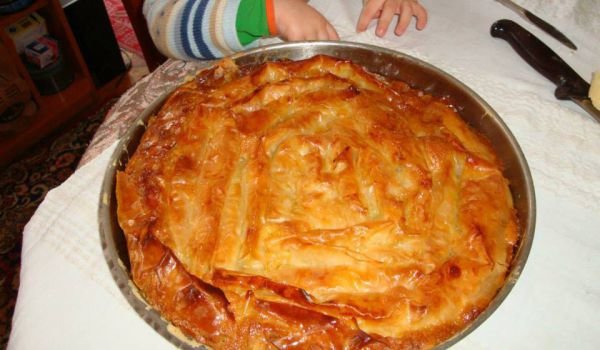 Сиропирана баничка с локум